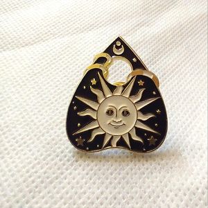 🧁 3/$30 Sun and Stars Ouija Planchette Enamel Pin NEW